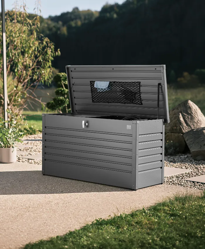 Terrasse mit Sonnenschutz