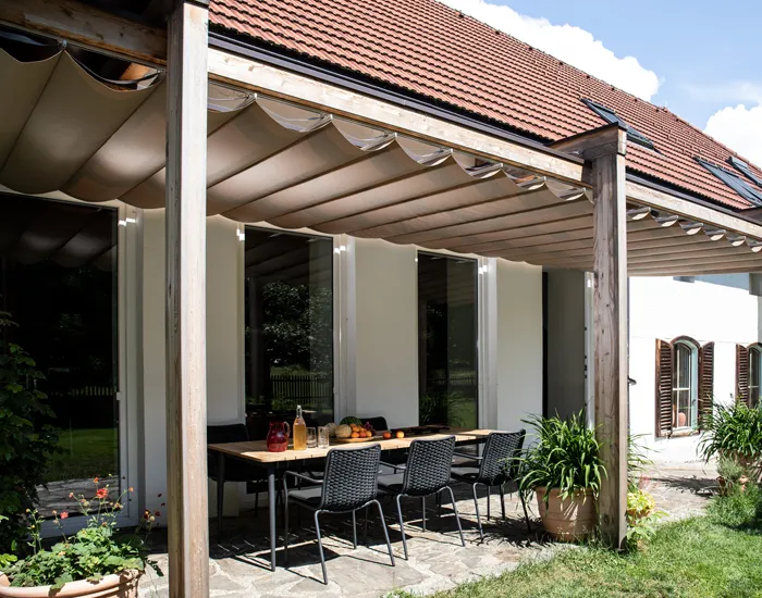 Terrasse mit Sonnenschutz