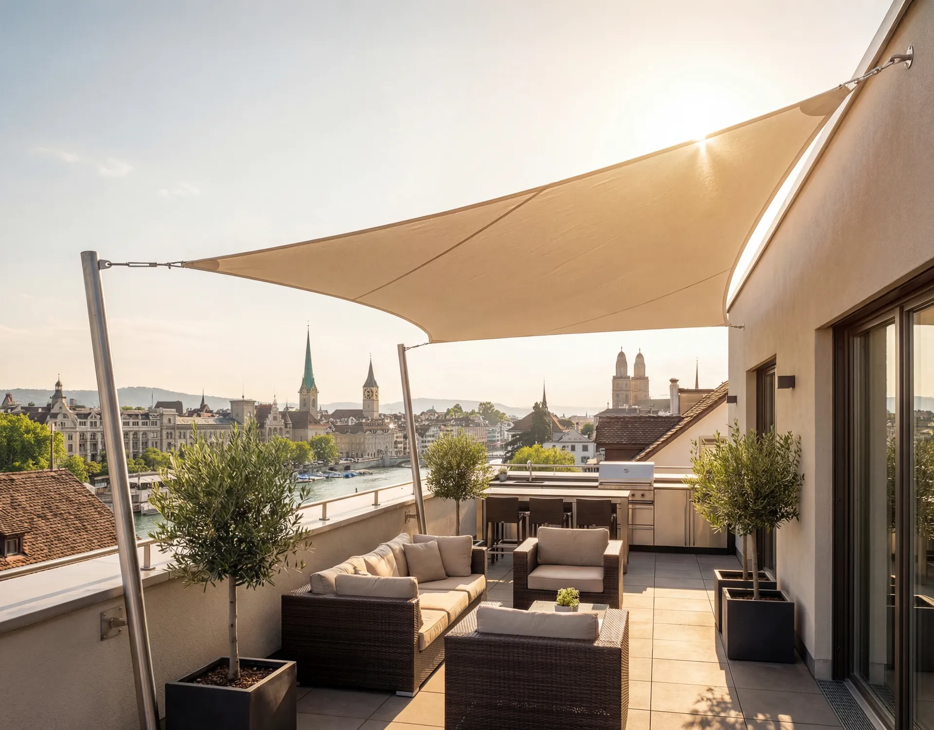 Sonnensegel für Dachterrassen: Effektiver Sonnenschutz für urbane Außenbereiche