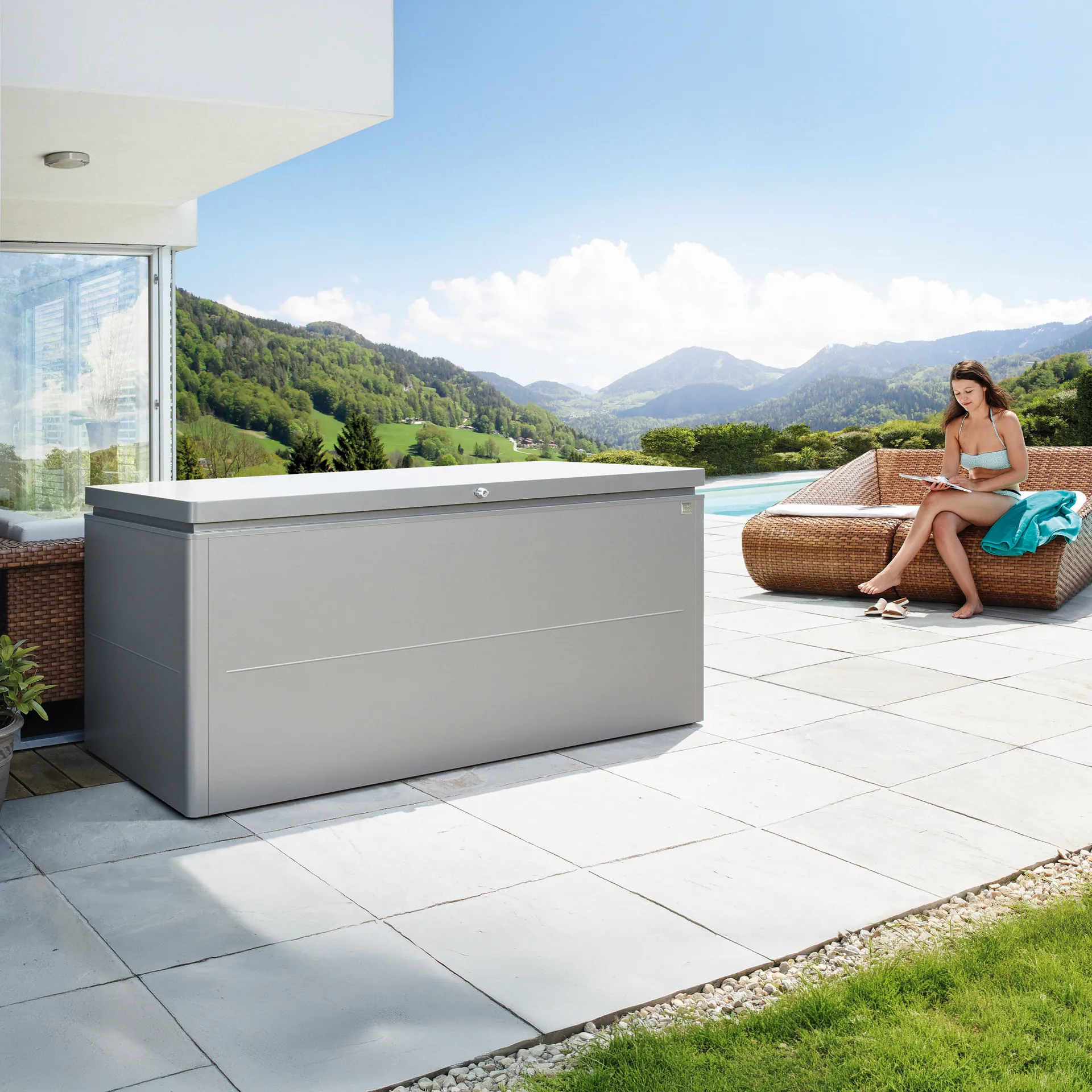 LoungeBox