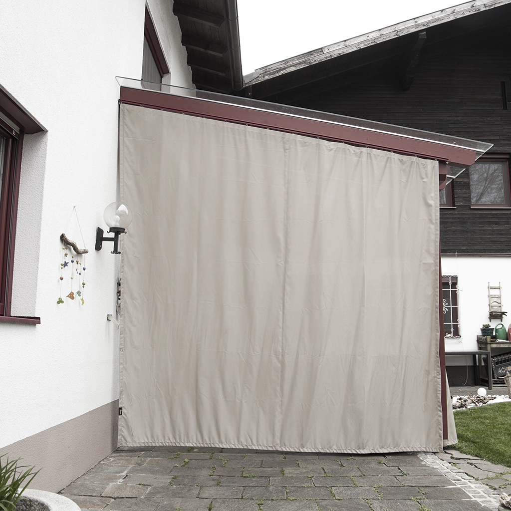 Outdoorvorhang Führungsschiene mit Neigung rechts