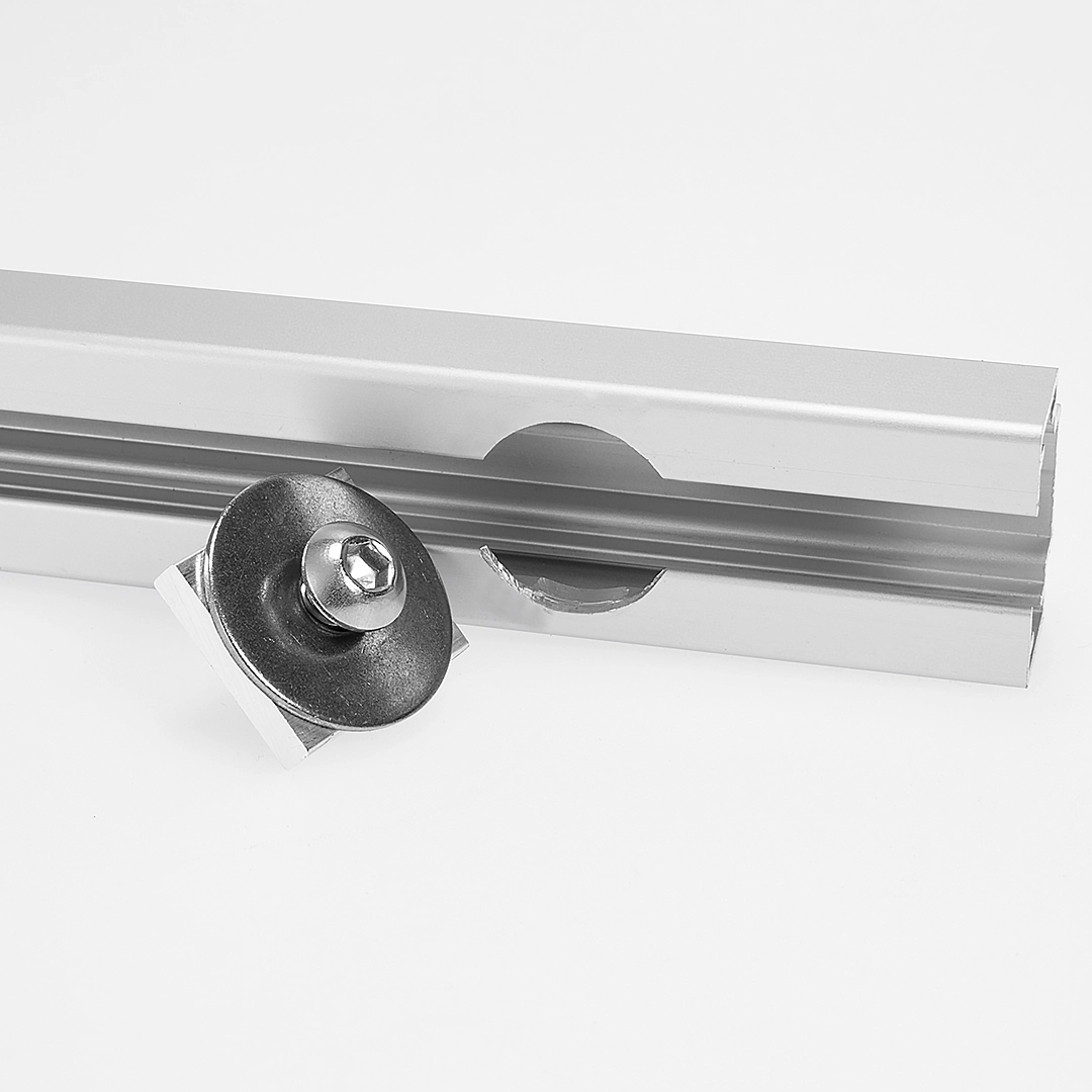 Ausklinkung in Führungsschiene, inkl. Verschluss