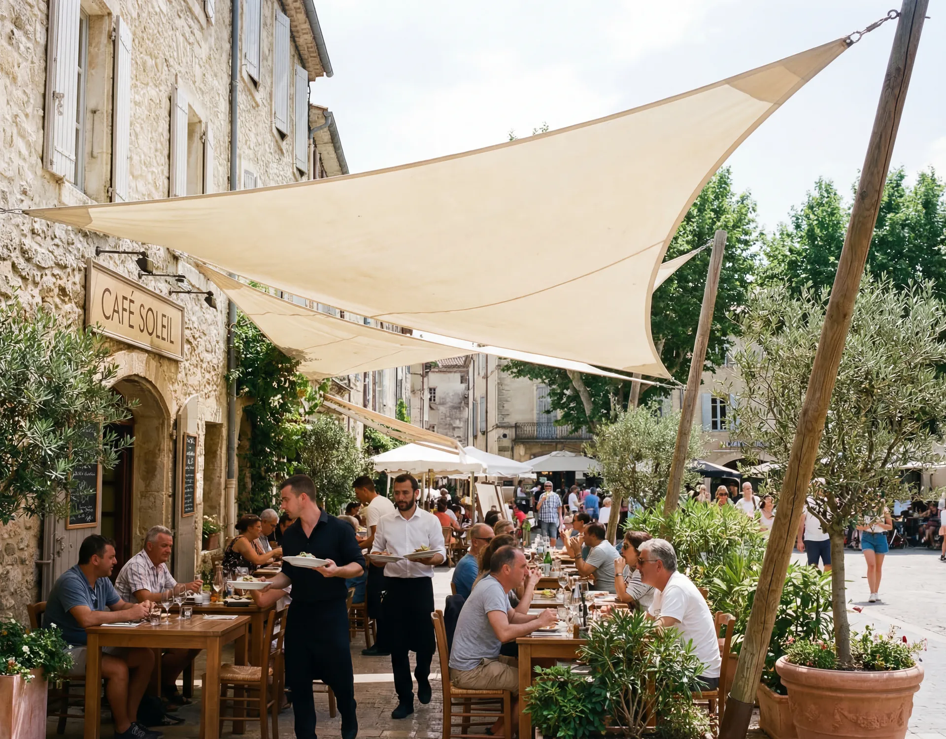 Sonnensegel für die Gastronomie: Professionelle Beschattung für Terrassen und Gastgärten