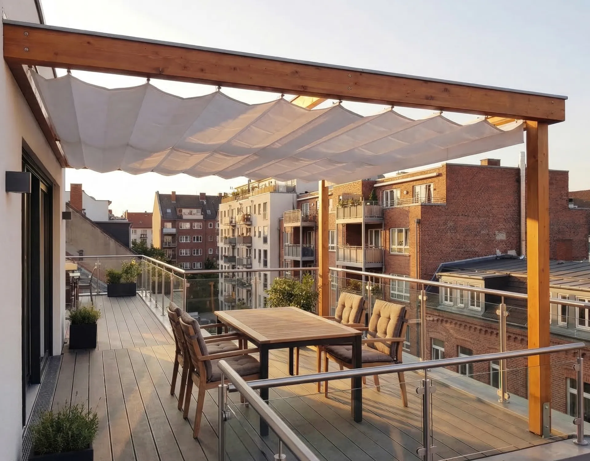 Raffbeschattung für Balkone: Moderner Sonnenschutz für angenehmen Schatten und mehr Komfort im Außenbereich